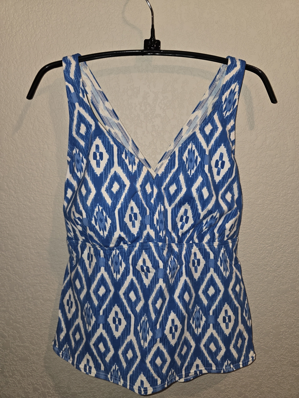 Lands' End Blue Ikat Geometric V-Neck Cross-Back Tankini Top - Women's Size 14 D